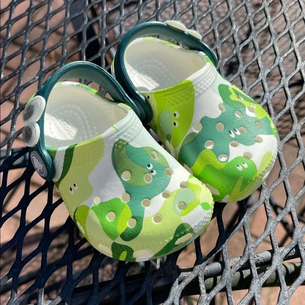 KIDS' CROCS TODDLER CLASSIC GLOW SLIME MONSTER CLOG Size 4 C